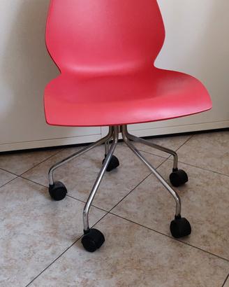 Sedia girevole Maui di Kartell by Vico Magistretti