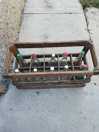 cassa vino/acqua vintage con bottiglie