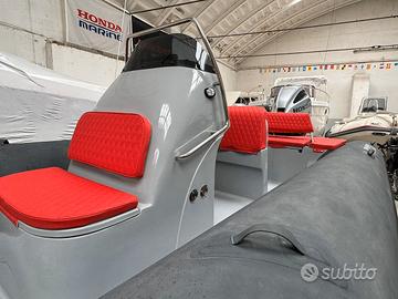 Consolle aerodinamica nuova per gommone