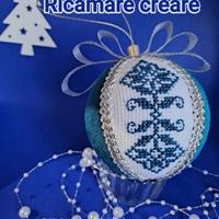 Pallina di Natale  con ricamo a punto croce