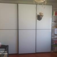 Armadio a tre ante scorrevoli