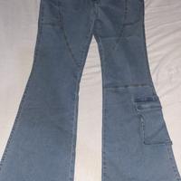 JEANS A ZAMPA DI ELEFANTE CON TASCA CARGO