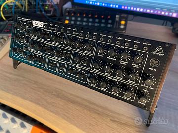 Behringer Pro-1 analogico (compatibile Eurorack)
