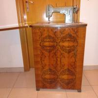Macchina da cucire vintage Necchi BU Mira
