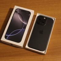 iPhone 16 Pro 128GB Titanio Nero con cover MagSafe