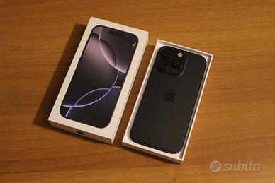 iPhone 16 Pro 128GB Titanio Nero con cover MagSafe