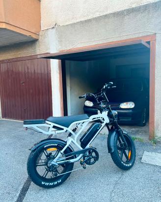 Bici elettrica (stile scrambler)