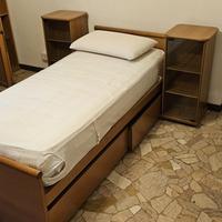 Letto singolo con materasso e 2 comodini