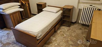 Letto singolo con materasso e 2 comodini