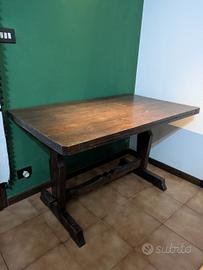 Tavolo in legno da pub