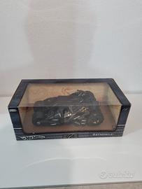 batmobile - Batman bigins 2005 - hot wheels 