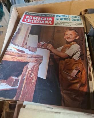 Vecchie riviste di " Famiglia Cristiana " anni 60.