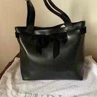 Borsa FURLA pelle nera a mano con fiocco