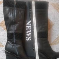 Stivali in pelle naturale con inserimento camoscio