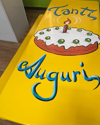 Tavoli con panche per feste di compleanno