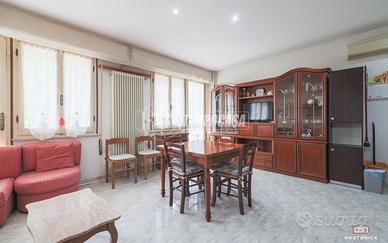Villa Bifamiliare a Cattolica Via Canova 10 locali