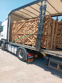 camion intero legna da ardere