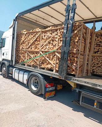 camion intero legna da ardere