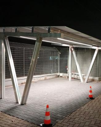 Pensilina con fotovoltaico