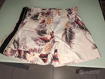 Shorts marca motivi