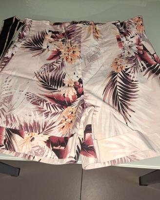 Shorts marca motivi