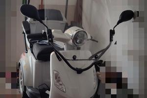 Scooter anziani 3 ruote/parabrezza/tettuccio 