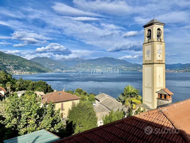 Antica dimora storica con giardino e vista lago