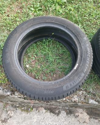Due pneumatici Michelin Primacy 4