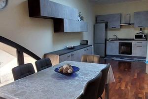 Stanza in appartamento elegante di 210