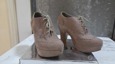 Scarpe stringate in finto camoscio (Stile Oxford)