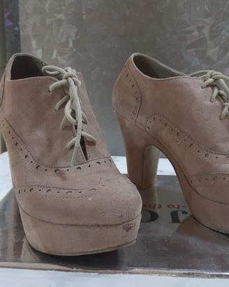Scarpe stringate in finto camoscio (Stile Oxford)