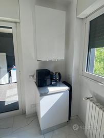 Cucina bianca lucida