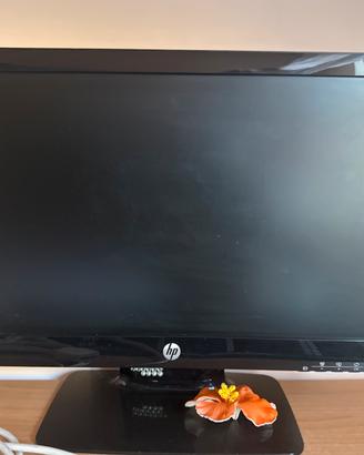 Monitor con tastiera e Mouse