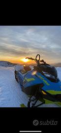 Motoslitta ski-doo summit 850