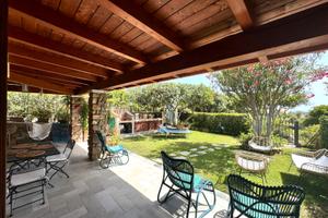 Villetta capo schiera con giardino