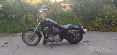 Harley Davidson 883 black