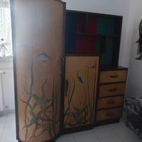 armadio in legno decorato 