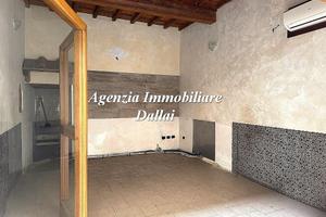 Scarperia - Fondo con servizio e corte