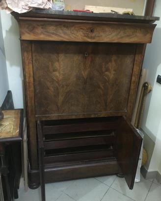 secretaire con ribalta della metà dell' Ottocento 