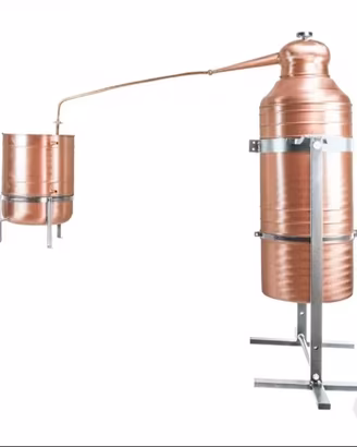 Alambicco distillatore da 75 litri ribaltabile.