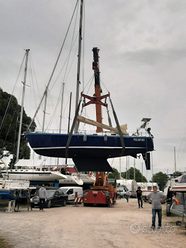 Barca a vela in acciaio