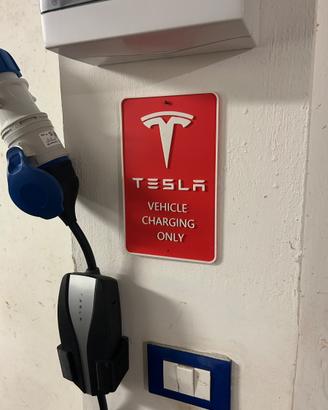Cartello area ricarica  per  TESLA e altre marche
