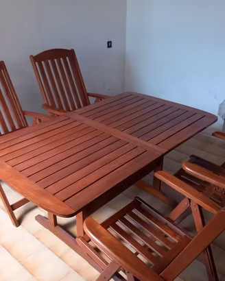 Tavolo da giardino in legno