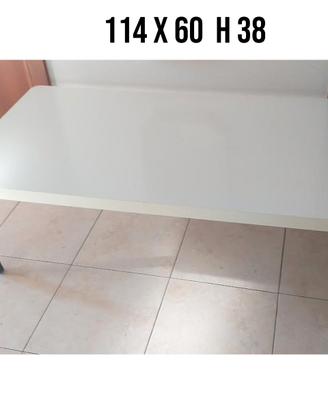 Tavolino salotto con 4 ruote