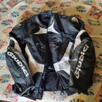 Giacca e pantaloni in pelle per moto