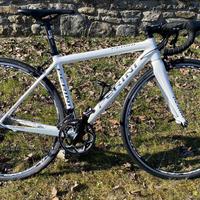 Bici da corsa Perini full carbon