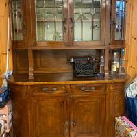 Credenza Liberty primi ‘900 con vetri piombati ori