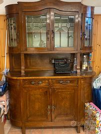 Credenza Liberty primi ‘900 con vetri piombati ori