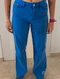 Pantalone blu decirato a mano