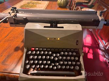Macchina da scrivere Olivetti